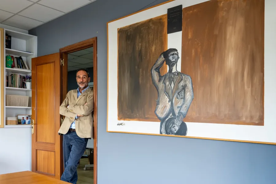 César Ignacio González Zarza im Büro von GLEX & CO