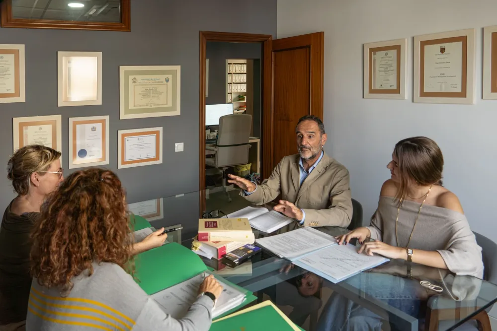 Das Team von GLEX & CO im Büro